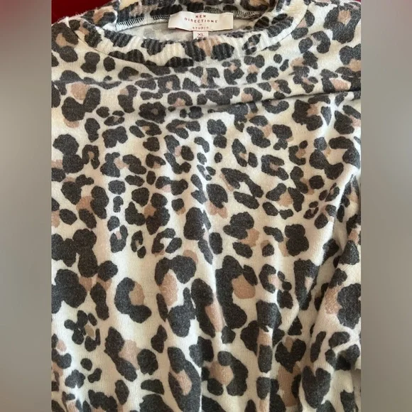 New Directions women’s leopard/cheetah print sweater - Picture 4 of 4
